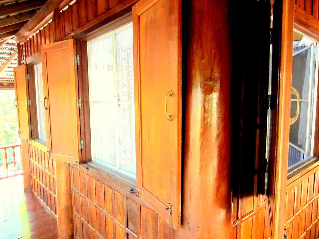 Golden Teak Homestay Mae Rim Exterior photo