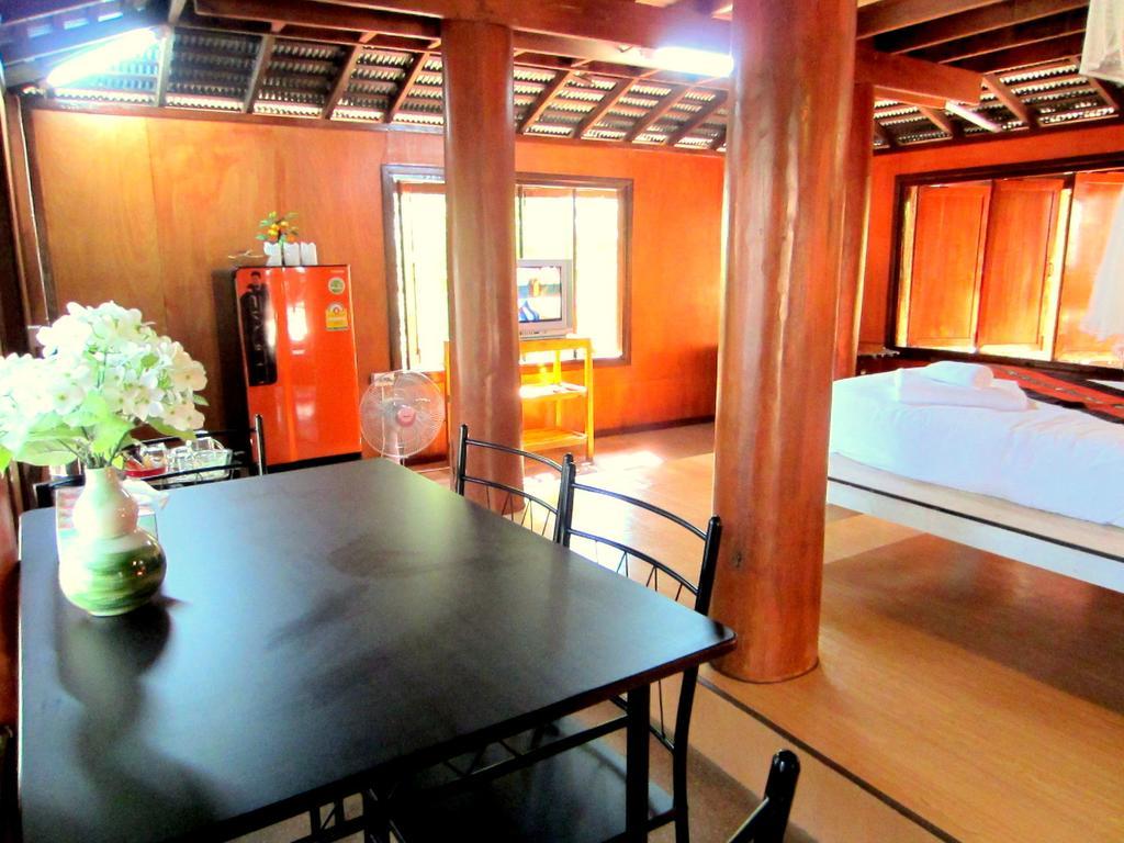 Golden Teak Homestay Mae Rim Exterior photo