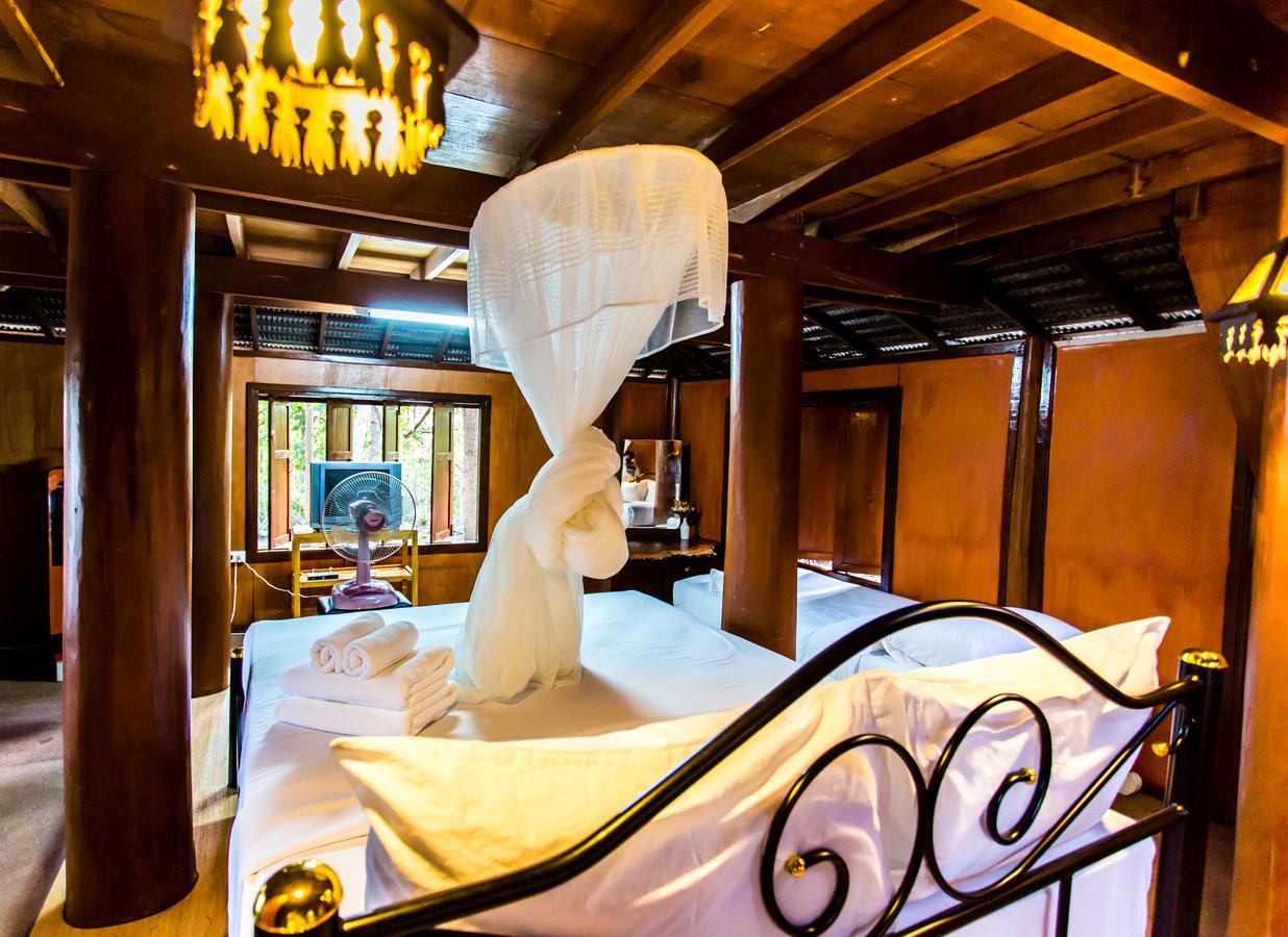 Golden Teak Homestay Mae Rim Exterior photo
